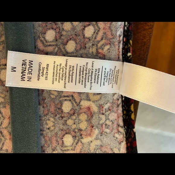 Medium LuLaRoe Perfect T - Picture 5 of 5